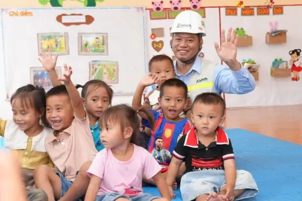 Dự án "Mang điện về bản" của Intech Energy năm 2024 